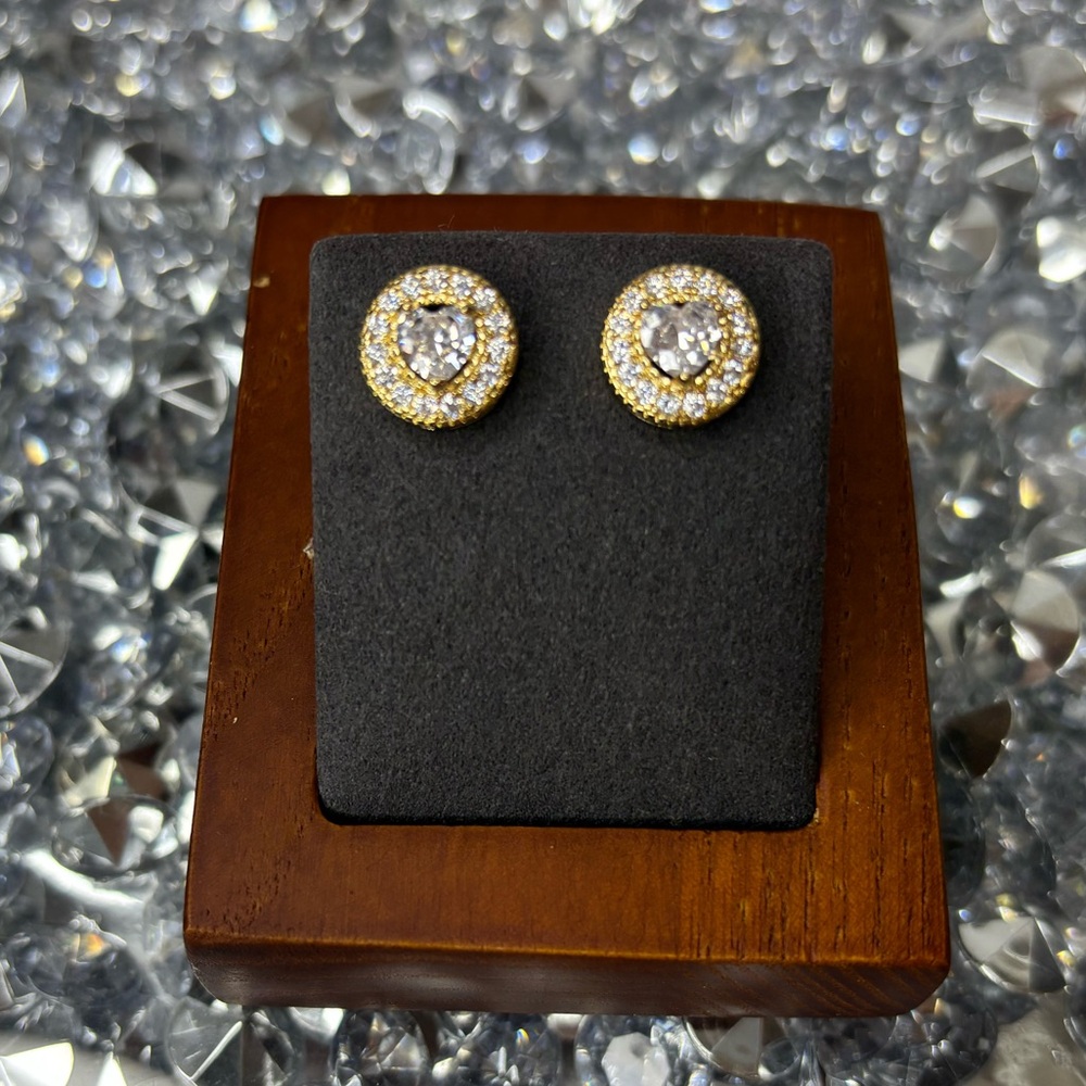 Heart studded gold tone earrings NIp - Picture 7 of 7